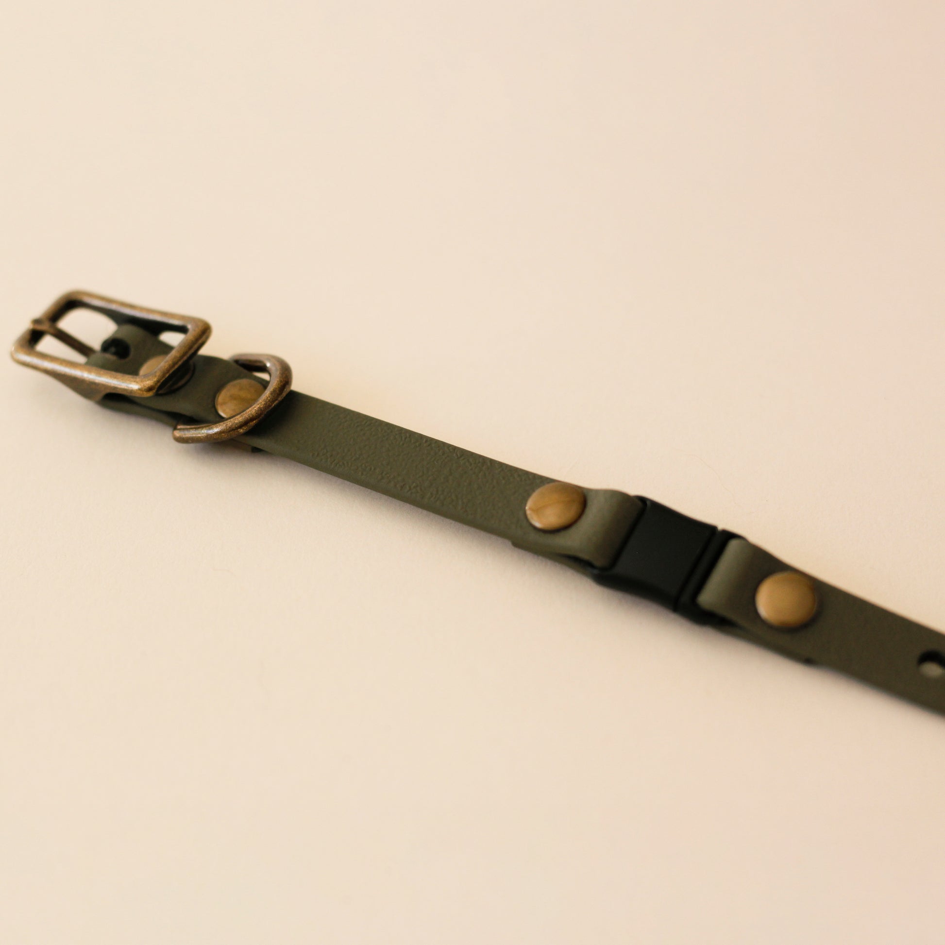 Bloire | Collar Vegan Leather Olive